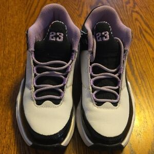 Nike Jordan Max Aura 3 (GS) Girls Shoes Size 4Y , Color: White/Black/

Purple